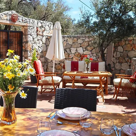 Om, 4 Bdr Stylish Kalkan Private Pool